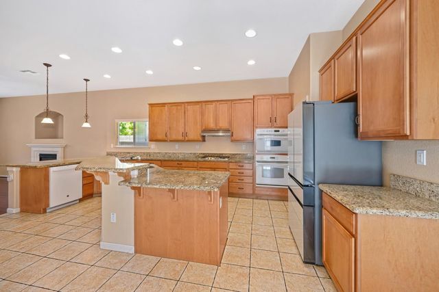 1155 Windjammer Dr, Stockton, CA 95209