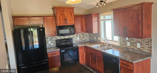 9318 Golden Pond Lane N, Monticello, MN 55362