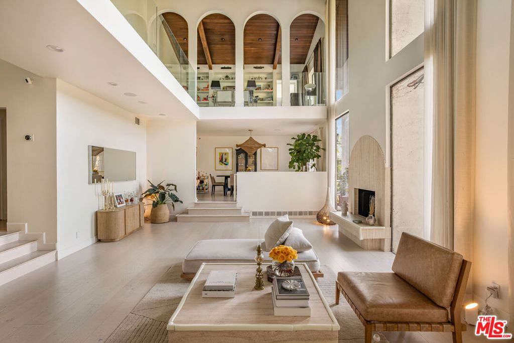 Image 1 of property listing at 2299 Gloaming Way, Beverly Hills, CA 90210
