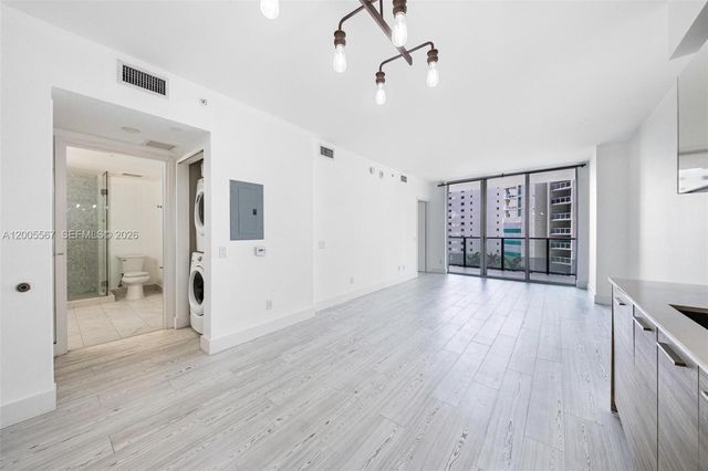 1300 Brickell Bay Dr 704, Miami, FL 33131