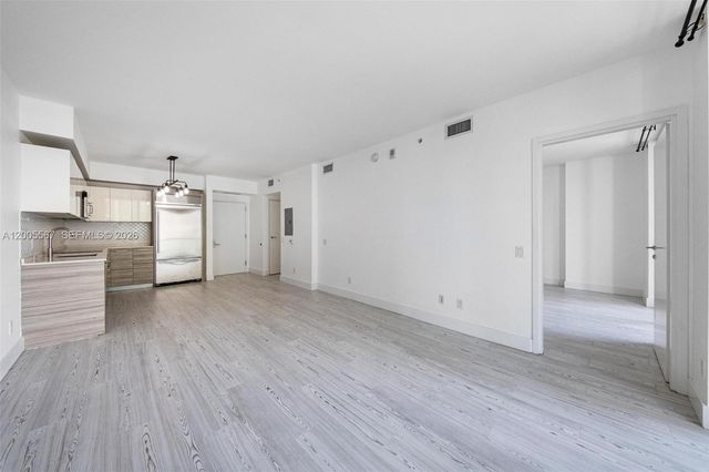 1300 Brickell Bay Dr 704, Miami, FL 33131