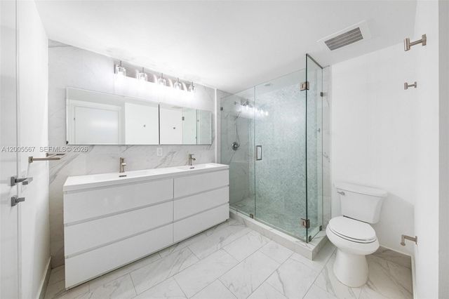 1300 Brickell Bay Dr 704, Miami, FL 33131