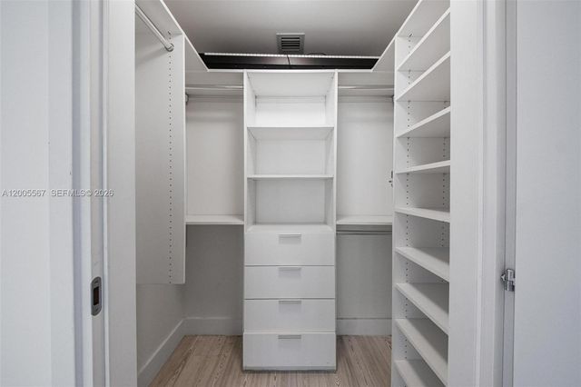 1300 Brickell Bay Dr 704, Miami, FL 33131