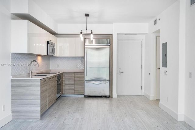 1300 Brickell Bay Dr 704, Miami, FL 33131