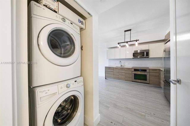 1300 Brickell Bay Dr 704, Miami, FL 33131