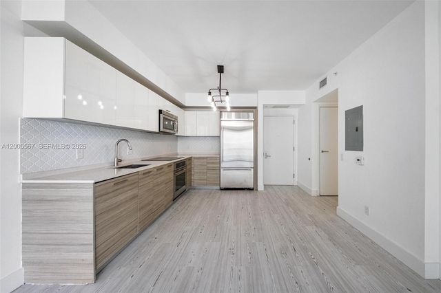 1300 Brickell Bay Dr 704, Miami, FL 33131