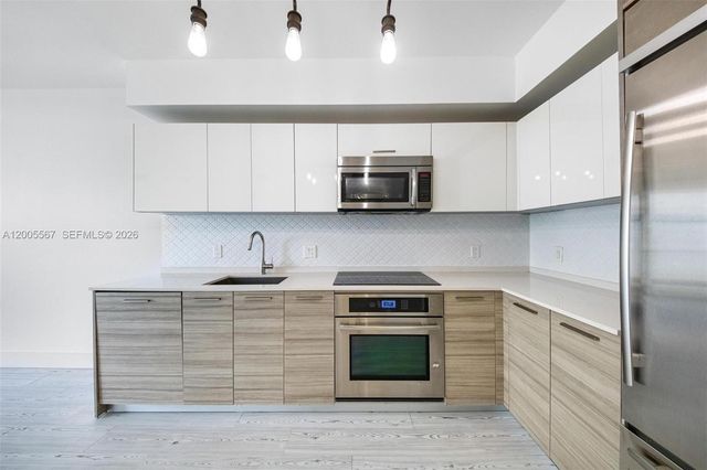 1300 Brickell Bay Dr 704, Miami, FL 33131