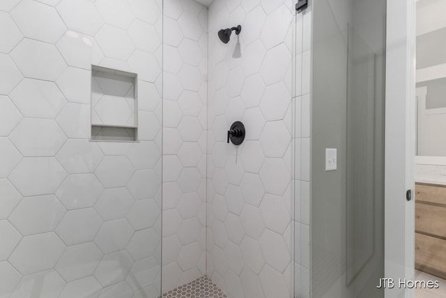 8296 Kettle Oak Drive, Alto, MI 49302