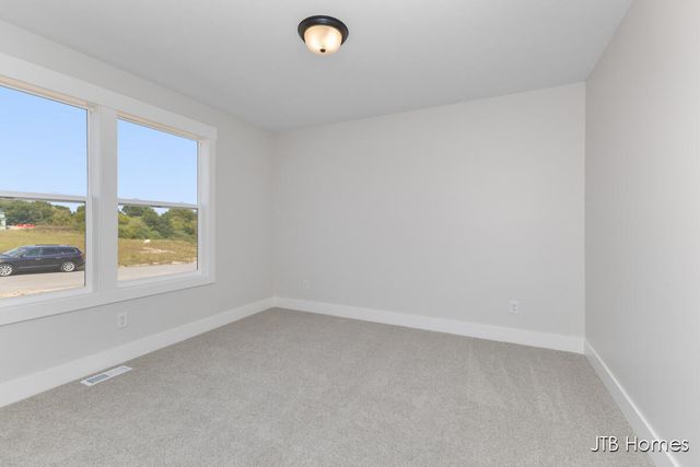 8296 Kettle Oak Drive, Alto, MI 49302