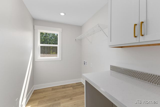 8296 Kettle Oak Drive, Alto, MI 49302