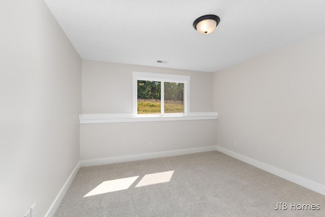 8296 Kettle Oak Drive, Alto, MI 49302