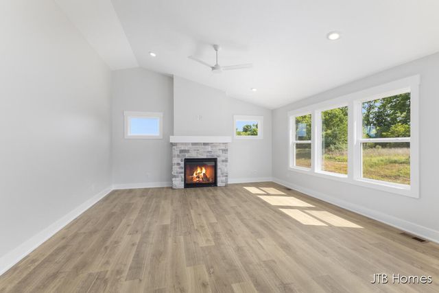 8296 Kettle Oak Drive, Alto, MI 49302