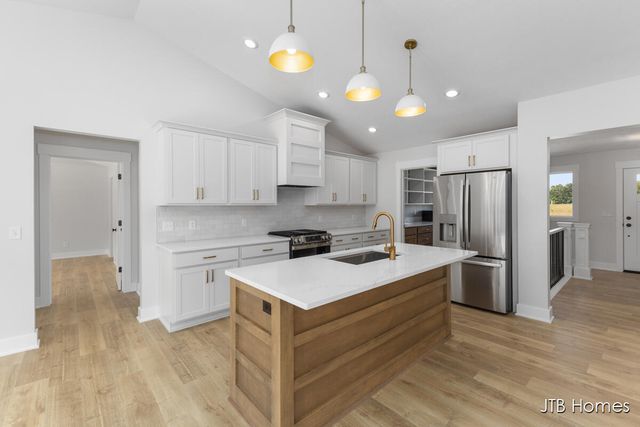 8296 Kettle Oak Drive, Alto, MI 49302