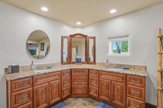80 Calle Vista Grande, Bernalillo, NM 87004