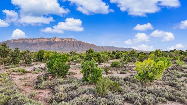 80 Calle Vista Grande, Bernalillo, NM 87004