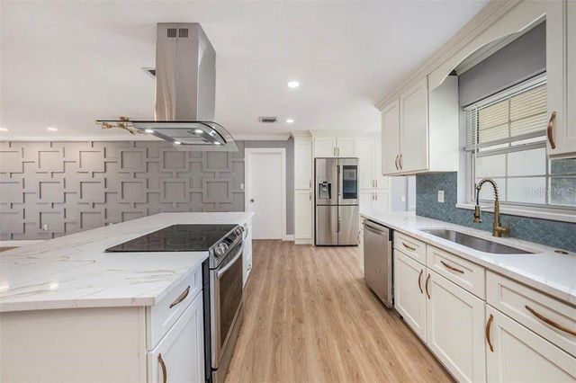 6989 300 TH AVENUE N, Clearwater, FL 33761