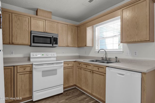 7300 Farrington Farms Drive, Wilmington, NC 28411