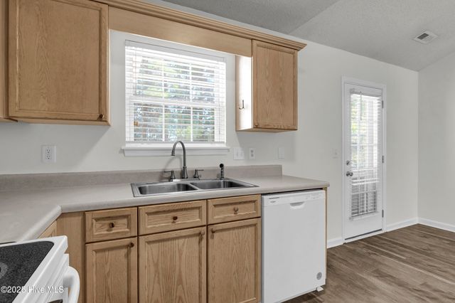 7300 Farrington Farms Drive, Wilmington, NC 28411