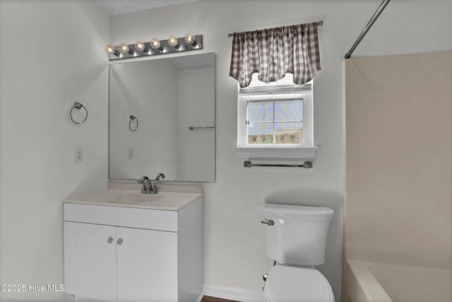 7300 Farrington Farms Drive, Wilmington, NC 28411