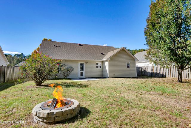 7300 Farrington Farms Drive, Wilmington, NC 28411