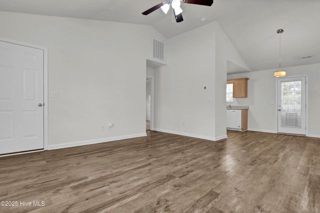 7300 Farrington Farms Drive, Wilmington, NC 28411