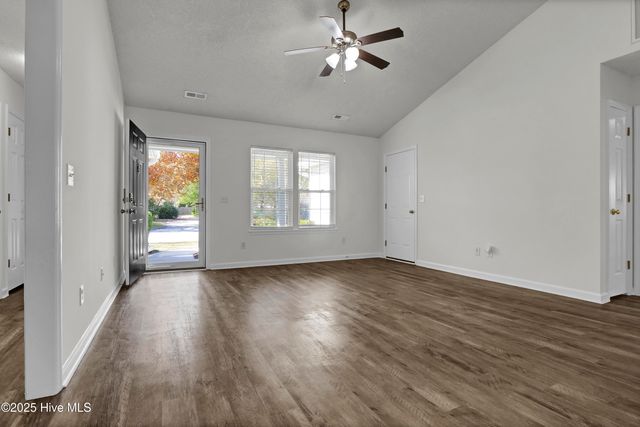 7300 Farrington Farms Drive, Wilmington, NC 28411