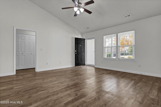 7300 Farrington Farms Drive, Wilmington, NC 28411