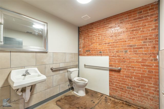 141 Oak, Abilene, TX 79602