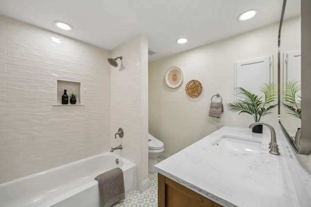 1601 Kingspoint Drive, Carrollton, TX 75007