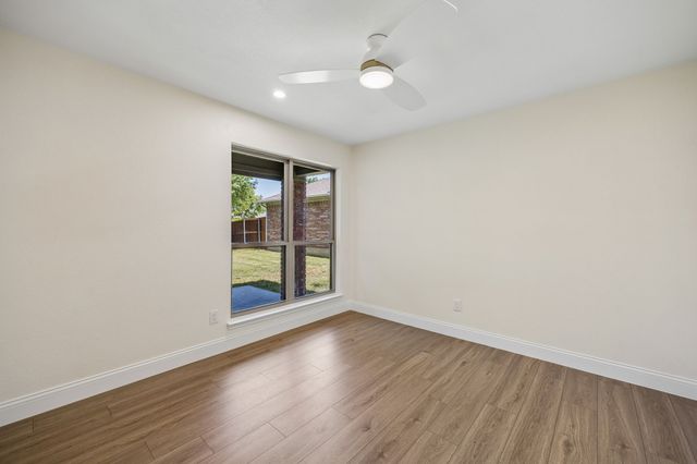 1601 Kingspoint Drive, Carrollton, TX 75007