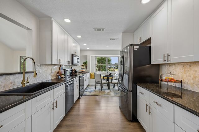 1601 Kingspoint Drive, Carrollton, TX 75007