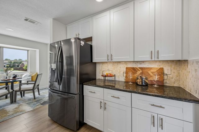 1601 Kingspoint Drive, Carrollton, TX 75007
