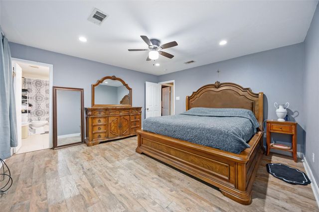 125 Broadmore Drive, Fresno, TX 77545