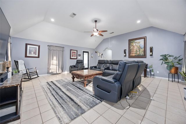 125 Broadmore Drive, Fresno, TX 77545