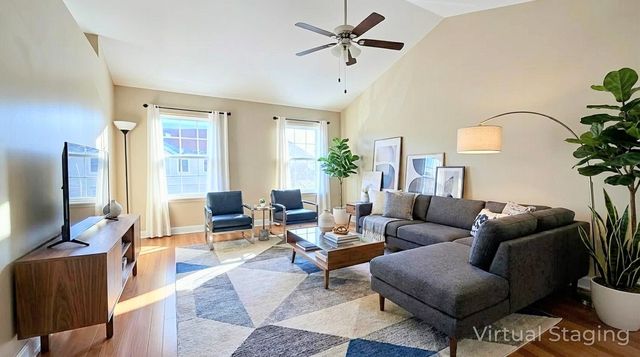 1241 Ballantrae Place E, Mundelein, IL 60060