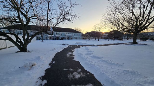 1241 Ballantrae Place E, Mundelein, IL 60060