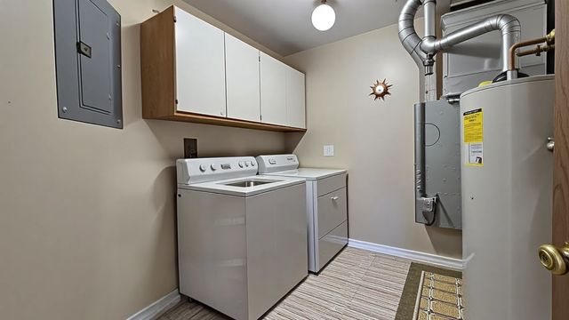 1241 Ballantrae Place E, Mundelein, IL 60060