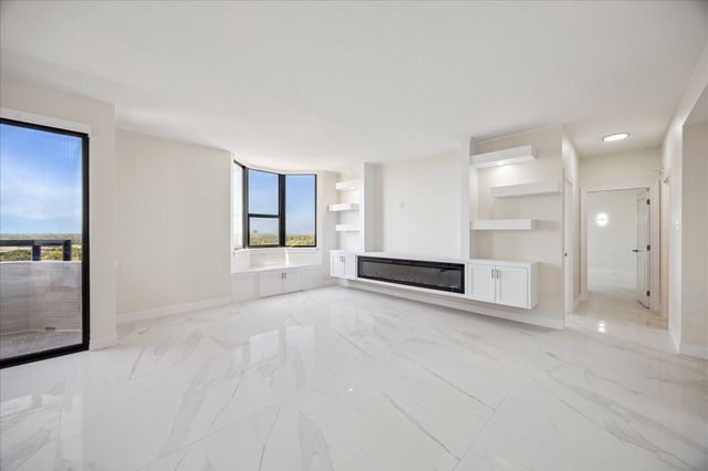 651 Bering Drive 1603, Houston, TX 77057