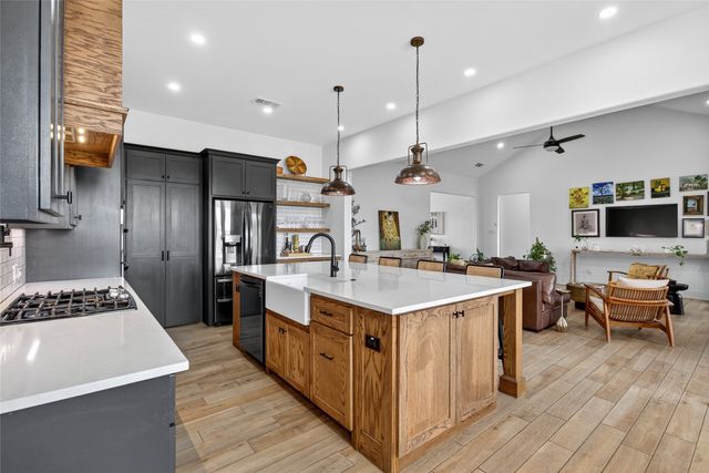 6810 Hunnington Drive, Sanger, TX 76266