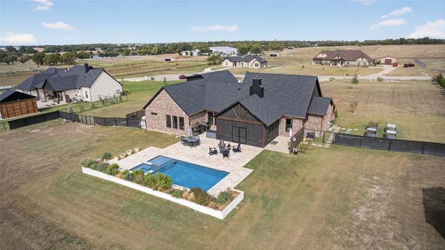 6810 Hunnington Drive, Sanger, TX 76266