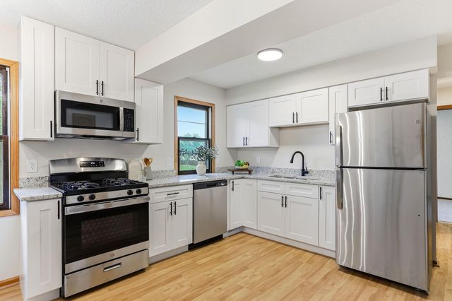 16500 Foliage Avenue W, Rosemount, MN 55068