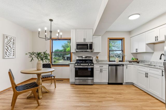 16500 Foliage Avenue W, Rosemount, MN 55068