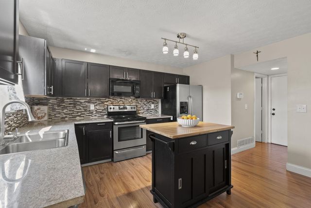 811 Crevis Lane, Columbus, OH 43228