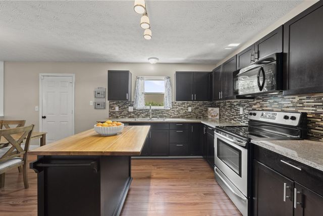 811 Crevis Lane, Columbus, OH 43228