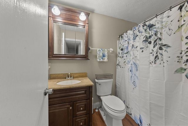 811 Crevis Lane, Columbus, OH 43228