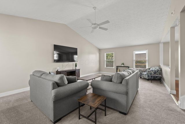 811 Crevis Lane, Columbus, OH 43228
