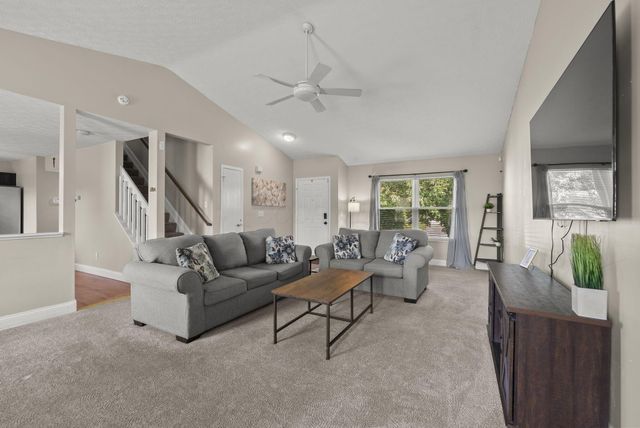 811 Crevis Lane, Columbus, OH 43228