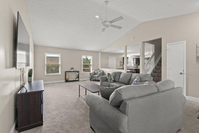 811 Crevis Lane, Columbus, OH 43228
