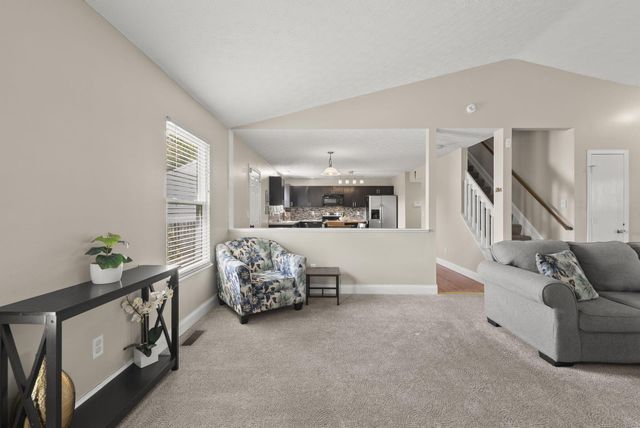 811 Crevis Lane, Columbus, OH 43228