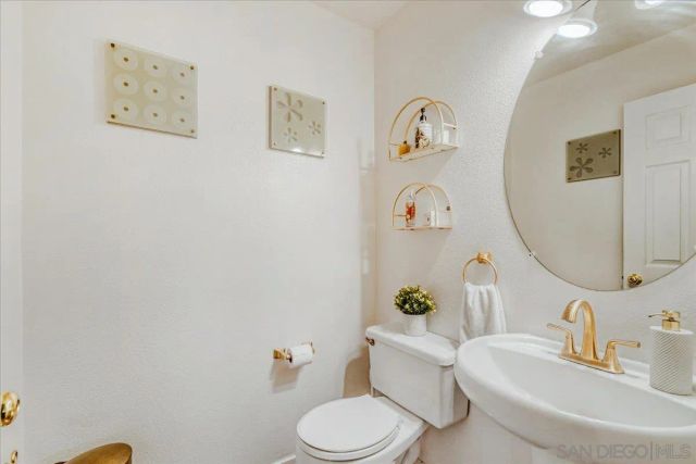 6373 Avenida De Las Vistas 2, San Diego, CA 92154